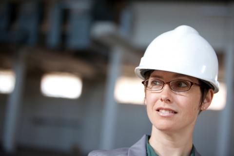 Vrouw met helm